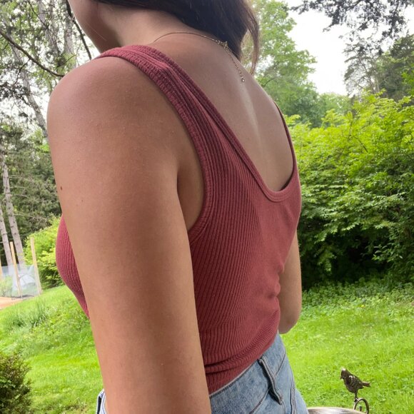 Aeropostale Ribbed Red Tank Top With V Neck - Picture 4 of 10